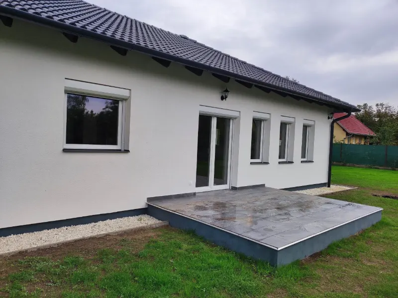 Külső tokos redőnyök új építésű házon